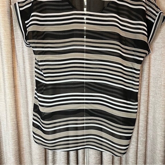 Soprano Black and Grey Stripe Short Sleeve Blouse Size Medium - Picture 12 of 13